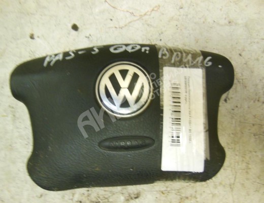 Подушка безопасности водителя Volkswagen Passat B5 (3B) 1996-2000  Volkswagen Passat Passat B5 (3B) 1996-2000