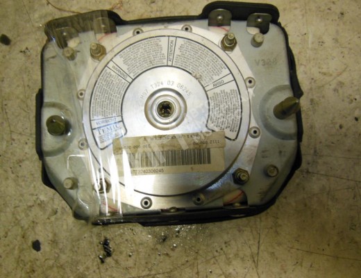 Подушка безопасности водителя Volkswagen Passat B5 (3B) 1996-2000  Volkswagen Passat Passat B5 (3B) 1996-2000