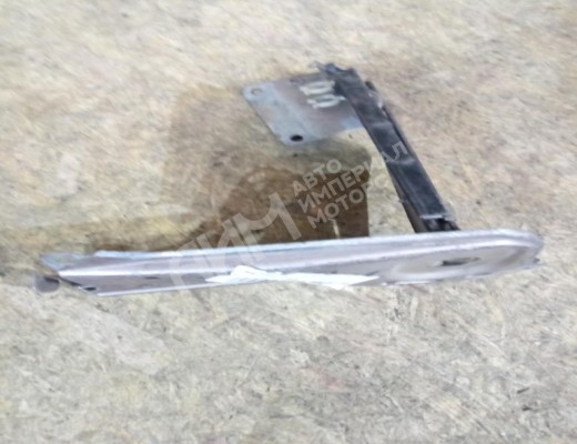 Передняя панель крепления облицовки (телевизор) Audi 80 B3 (89) 1986-1991  Audi 80 80 B3 (89) 1986-1991
