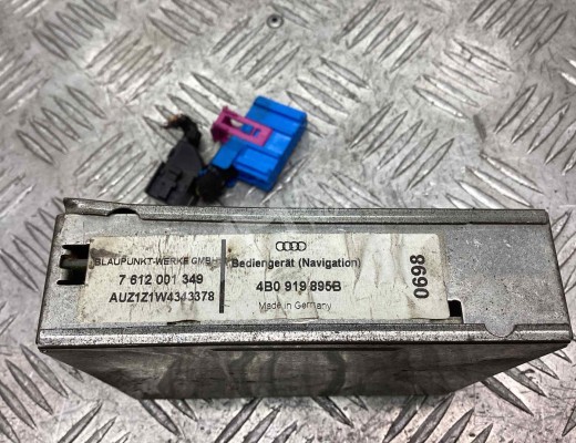 Блок навигации Audi A4 B6 (8EC, 8E5) 2000-2004  Audi A4 A4 B6 (8EC, 8E5) 2000-2004