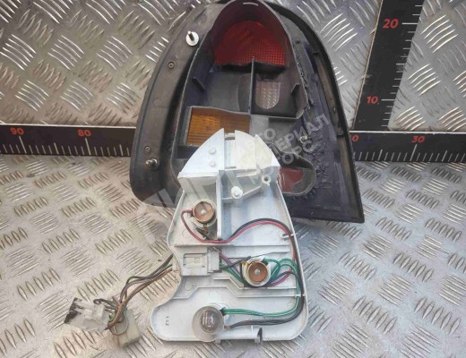 Фонарь задний правый Nissan Sunny (N14) 1990-1995  Nissan Sunny Sunny (N14) 1990-1995