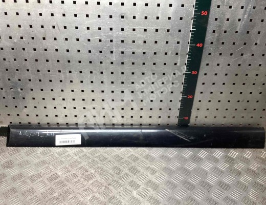 Молдинг двери передней левой Audi A6 C4 (4A) 1994-1997  Audi A6 A6 C4 (4A) 1994-1997