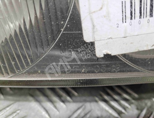 Фара правая Toyota Avensis I (T220) 1997-2003  Toyota Avensis Avensis I (T220) 1997-2003