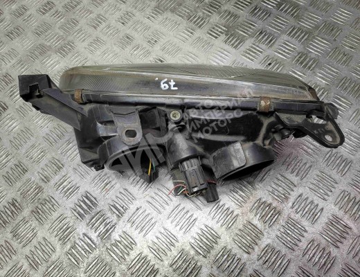 Фара правая Toyota Avensis I (T220) 1997-2003  Toyota Avensis Avensis I (T220) 1997-2003