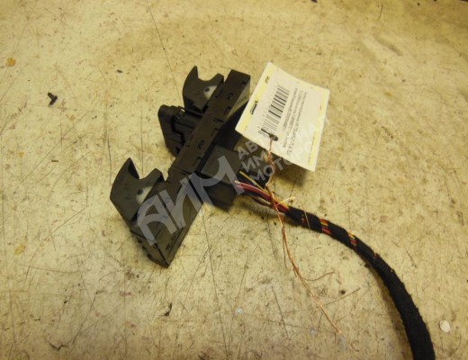 Кнопка стеклоподъемника Volkswagen Touareg I (7L) 2002-2006  Volkswagen Touareg Touareg I (7L) 2002-2006
