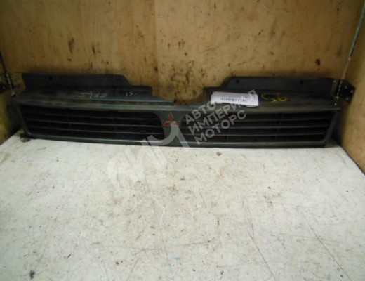 Решетка радиатора  Mitsubishi Space Runner I 1991-1999