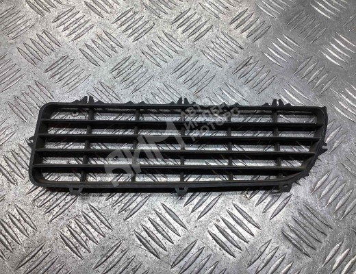 Заглушка (решетка) в бампер передний Seat Ibiza II (6K) 1993-2002  Seat Ibiza Ibiza II (6K) 1993-2002