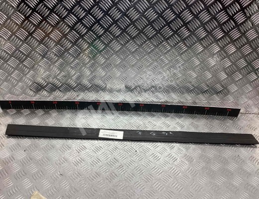 Молдинг двери передней левой Mercedes E (W124) 1985-1996  Mercedes E E (W124) 1985-1996