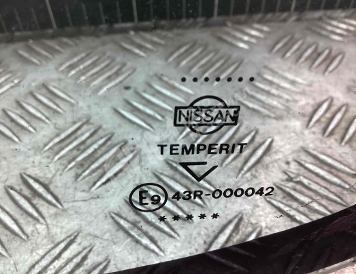 Стекло кузовное боковое левое Nissan Serena (C23) 1991-2001  Nissan Serena Serena (C23) 1991-2001