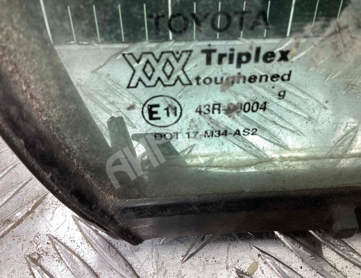 Форточка задняя правая Toyota Avensis I (T220) 1997-2003  Toyota Avensis Avensis I (T220) 1997-2003