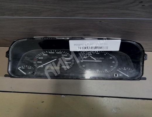 Щиток приборов (приборная панель) Volkswagen Golf III (1H) 1991-1997  Volkswagen Golf Golf III (1H) 1991-1997