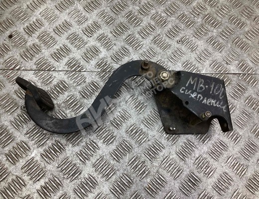 Педаль сцепления Mercedes МВ100 (W631) 1981-1996  Mercedes 100 МВ100 (W631) 1981-1996