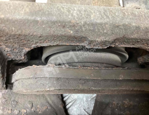 Суппорт передний правый Renault Laguna II (X74) 2001-2005  Renault Laguna Laguna II (X74) 2001-2005