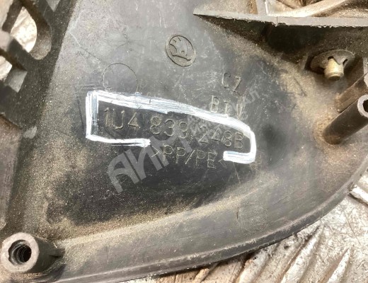 Ручка внутренняя задняя правая Skoda Octavia A4 Tour (1U) 1996-2010  Skoda Octavia Octavia A4 Tour (1U) 1996-2010