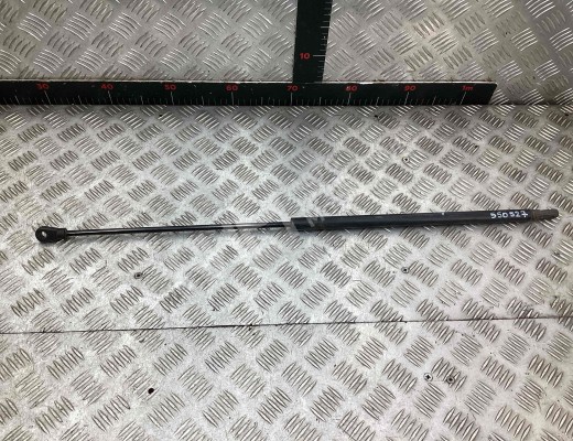 Амортизатор капота Audi 80 B4 (8C) 1991-1995  Audi 80 80 B4 (8C) 1991-1995