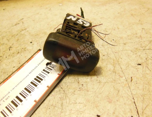 Кнопка аварийной сигнализации Nissan Primera I (P10) 1990-1996  Nissan Primera Primera I (P10) 1990-1996