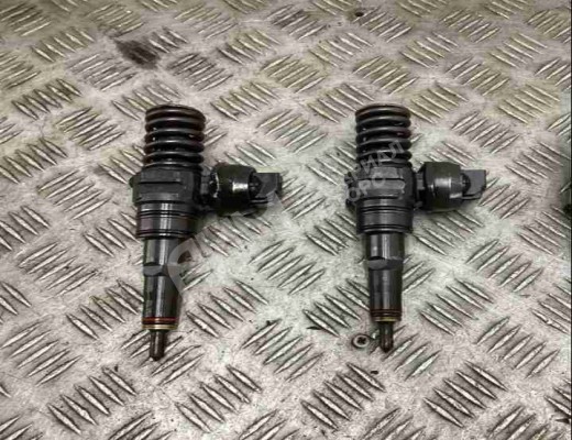 Форсунка Volkswagen Passat B5+ (3B) 2000-2005 рестайлинг  Volkswagen Passat Passat B5+ (3B) 2000-2005 рестайлинг