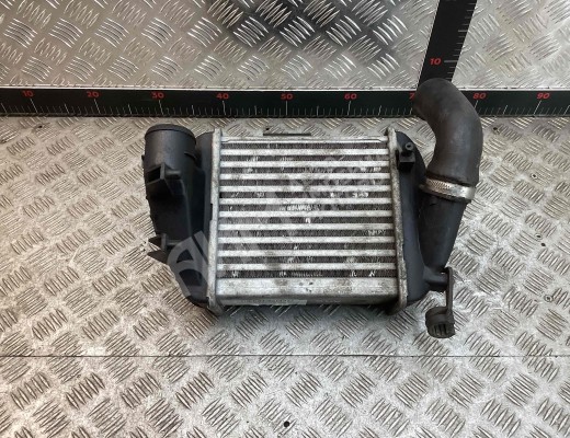 Интеркулер Audi A4 B7 (8EC, 8ED) 2004-2008  Audi A4 A4 B7 (8EC, 8ED) 2004-2008