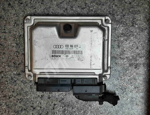 Блок управления двигателем  Audi A4 B6 (8EC, 8E5) 2000-2006