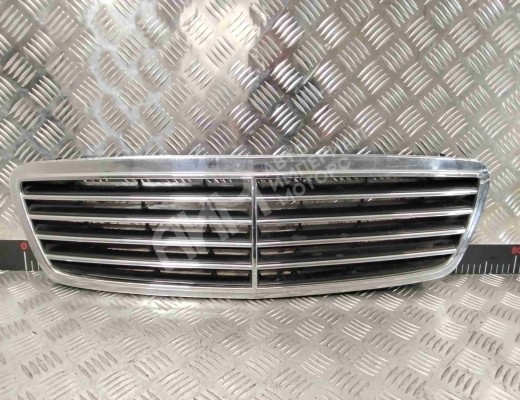 Решетка радиатора Mercedes C (W203) 2000-2004  Mercedes C C (W203) 2000-2004