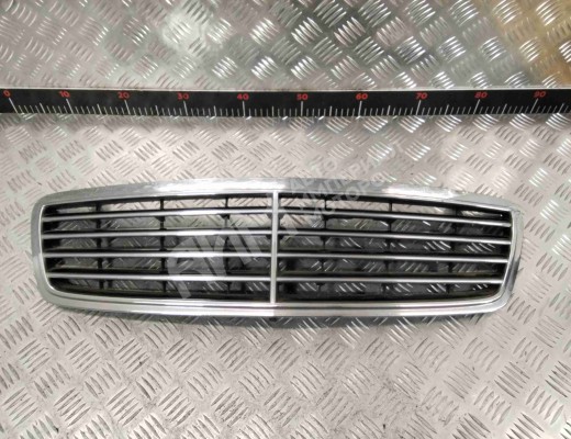 Решетка радиатора Mercedes C (W203) 2000-2004  Mercedes C C (W203) 2000-2004