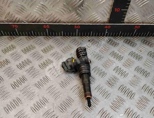 Форсунка Volkswagen Golf V (1K) 2004-2009  Volkswagen Golf Golf V (1K) 2004-2009