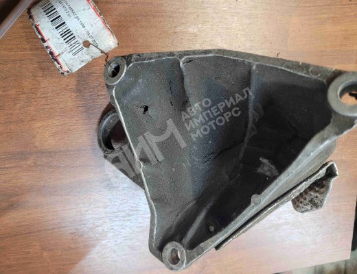 Кронштейн КПП Volkswagen Passat B5 (3B) 1996-2000  Volkswagen Passat Passat B5 (3B) 1996-2000