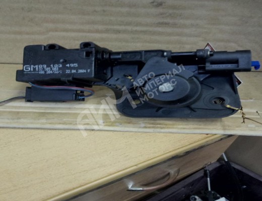 Кнопка открытия багажника Opel Meriva A 2002-2006  Opel Meriva Meriva A 2002-2006