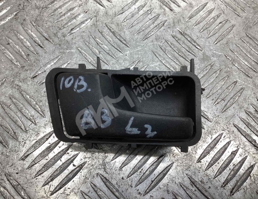 Ручка внутренняя задняя левая Volkswagen Passat B3 1988-1993  Volkswagen Passat Passat B3 1988-1993