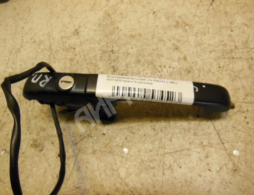 Ручка наружная передняя правая Volkswagen Passat B4 (3A) 1993-1997  Volkswagen Passat Passat B4 (3A) 1993-1997