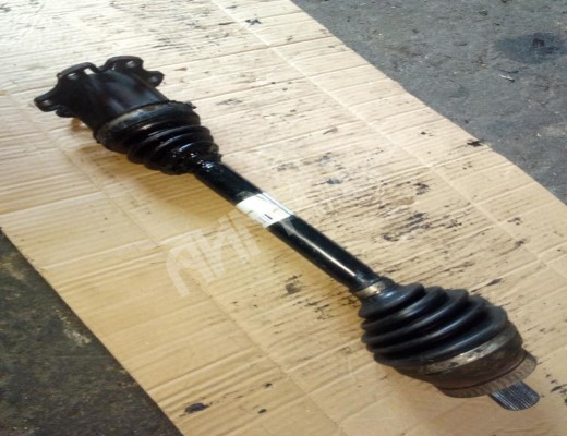 Полуось передняя левая (приводной вал, ШРУС) Audi A4 B6 (8EC, 8E5) 2000-2004  Audi A4 A4 B6 (8EC, 8E5) 2000-2004