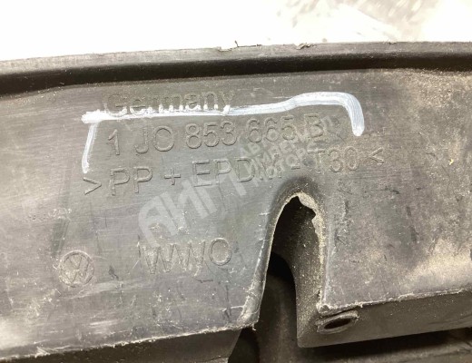Заглушка (решетка) в бампер передний Volkswagen Golf IV (1J) 1997-2004  Volkswagen Golf Golf IV (1J) 1997-2004