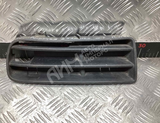 Заглушка (решетка) в бампер передний Volkswagen Golf IV (1J) 1997-2004  Volkswagen Golf Golf IV (1J) 1997-2004