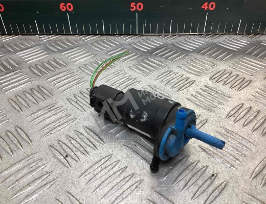 Насос (моторчик) омывателя стекла Audi A3 I (8L) 2000-2003 рестайлинг  Audi A3 A3 I (8L) 2000-2003 рестайлинг