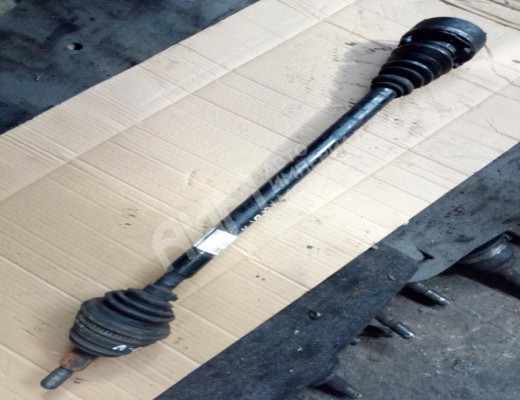 Полуось передняя правая (приводной вал, ШРУС)  Audi A3 I (8L) 2000-2003 рестайлинг