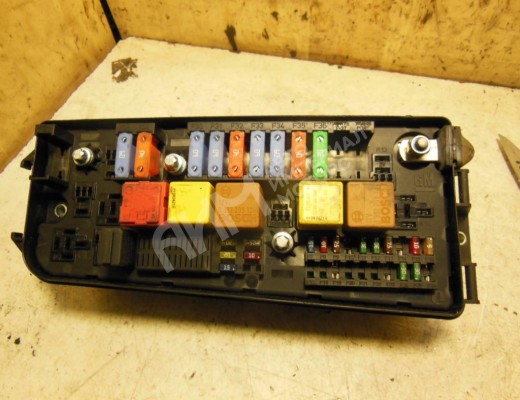 Блок предохранителей Opel Vectra C 2002-2005  Opel Vectra Vectra C 2002-2005