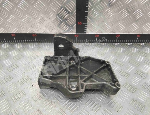 Кронштейн компрессора кондиционера Audi A4 B5 (8D) 1994-1999  Audi A4 A4 B5 (8D) 1994-1999