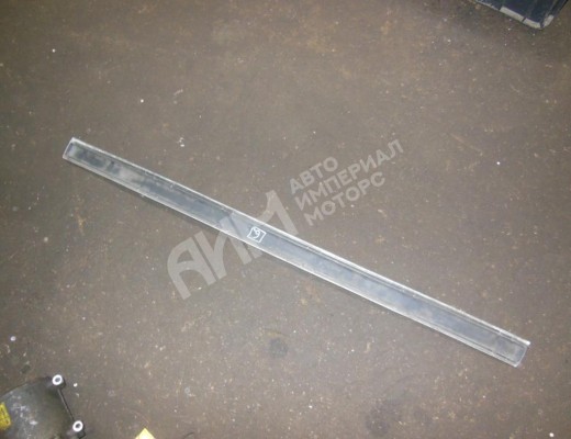 Молдинг двери передней левой Volkswagen Golf III (1H) 1991-1997  Volkswagen Golf Golf III (1H) 1991-1997