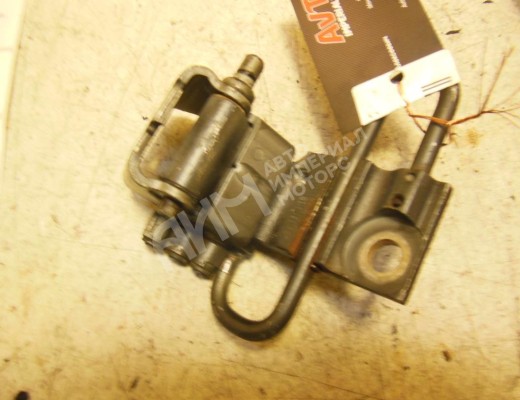 Петля двери передней правой Volkswagen Passat B5 (3B) 1996-2000  Volkswagen Passat Passat B5 (3B) 1996-2000