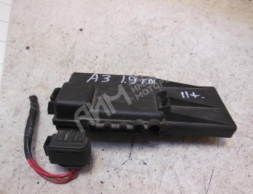 Блок предохранителей Audi A3 I (8L) 1996-2000  Audi A3 A3 I (8L) 1996-2000