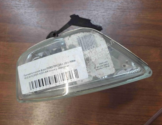 Фара противотуманная левая Ford Focus I 2001-2005 рестайлинг  Ford Focus Focus I 2001-2005 рестайлинг