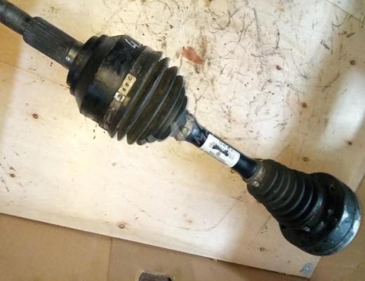 Полуось передняя левая (приводной вал, ШРУС) Volkswagen Touareg I (7L) 2002-2006  Volkswagen Touareg Touareg I (7L) 2002-2006