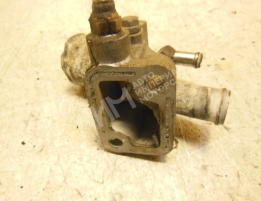 Фланец (тройник) системы охлаждения Nissan Sunny (Y10) 1990-2000  Nissan Sunny Sunny (Y10) 1990-2000