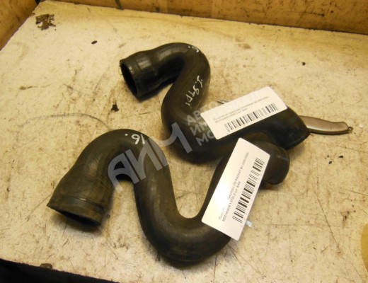 Патрубок интеркулера Volkswagen Passat B5 (3B) 1996-2000  Volkswagen Passat Passat B5 (3B) 1996-2000