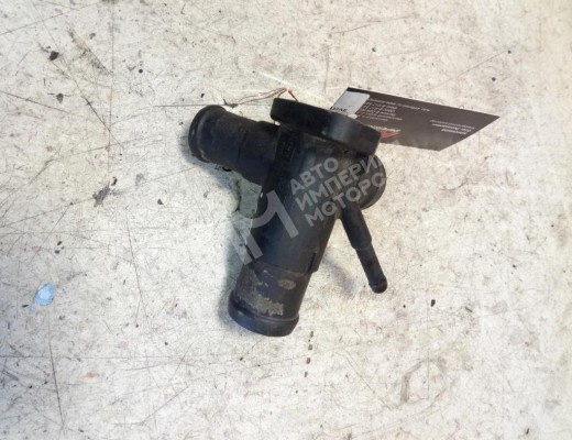 Фланец (тройник) системы охлаждения Volkswagen Golf III (1H) 1991-1997  Volkswagen Golf Golf III (1H) 1991-1997