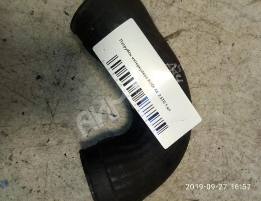 Патрубок интеркулера Audi A4 B6 (8EC, 8E5) 2000-2004  Audi A4 A4 B6 (8EC, 8E5) 2000-2004