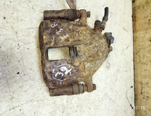 Суппорт передний правый Volkswagen Passat B3 1988-1993  Volkswagen Passat Passat B3 1988-1993