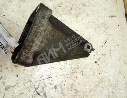Кронштейн двигателя Mercedes C (W203) 2000-2004  Mercedes C C (W203) 2000-2004