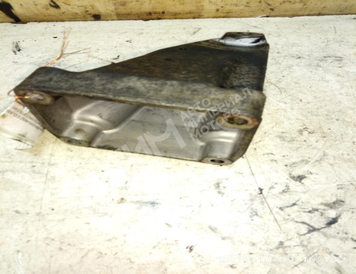 Кронштейн двигателя Mercedes C (W203) 2000-2004  Mercedes C C (W203) 2000-2004