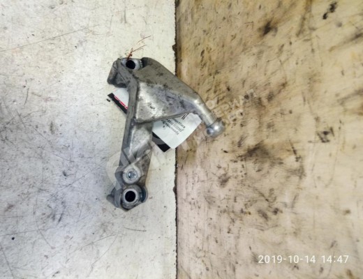 Кронштейн Mercedes C (W203) 2000-2004  Mercedes C C (W203) 2000-2004